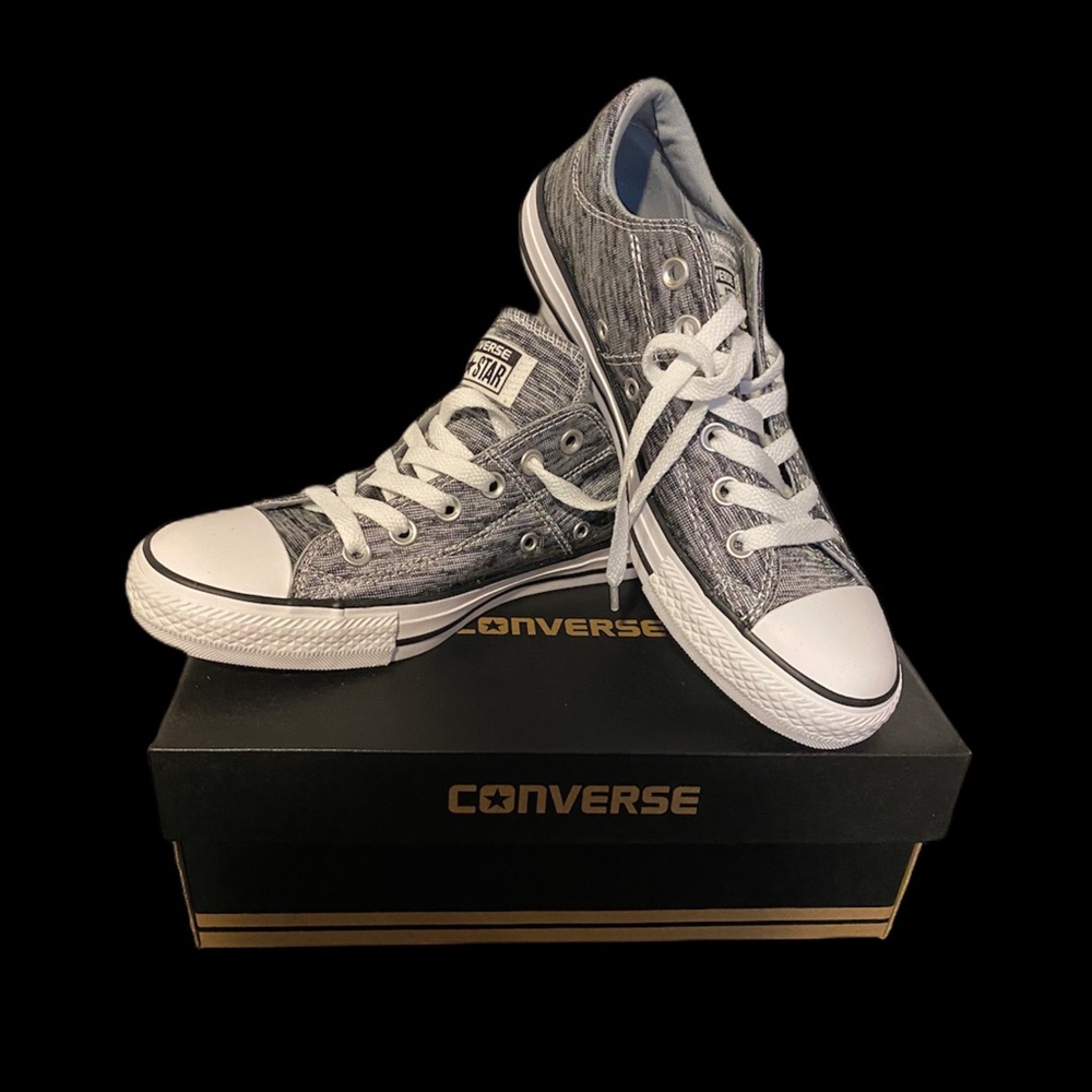 💥NWT! Converse size 8 💥